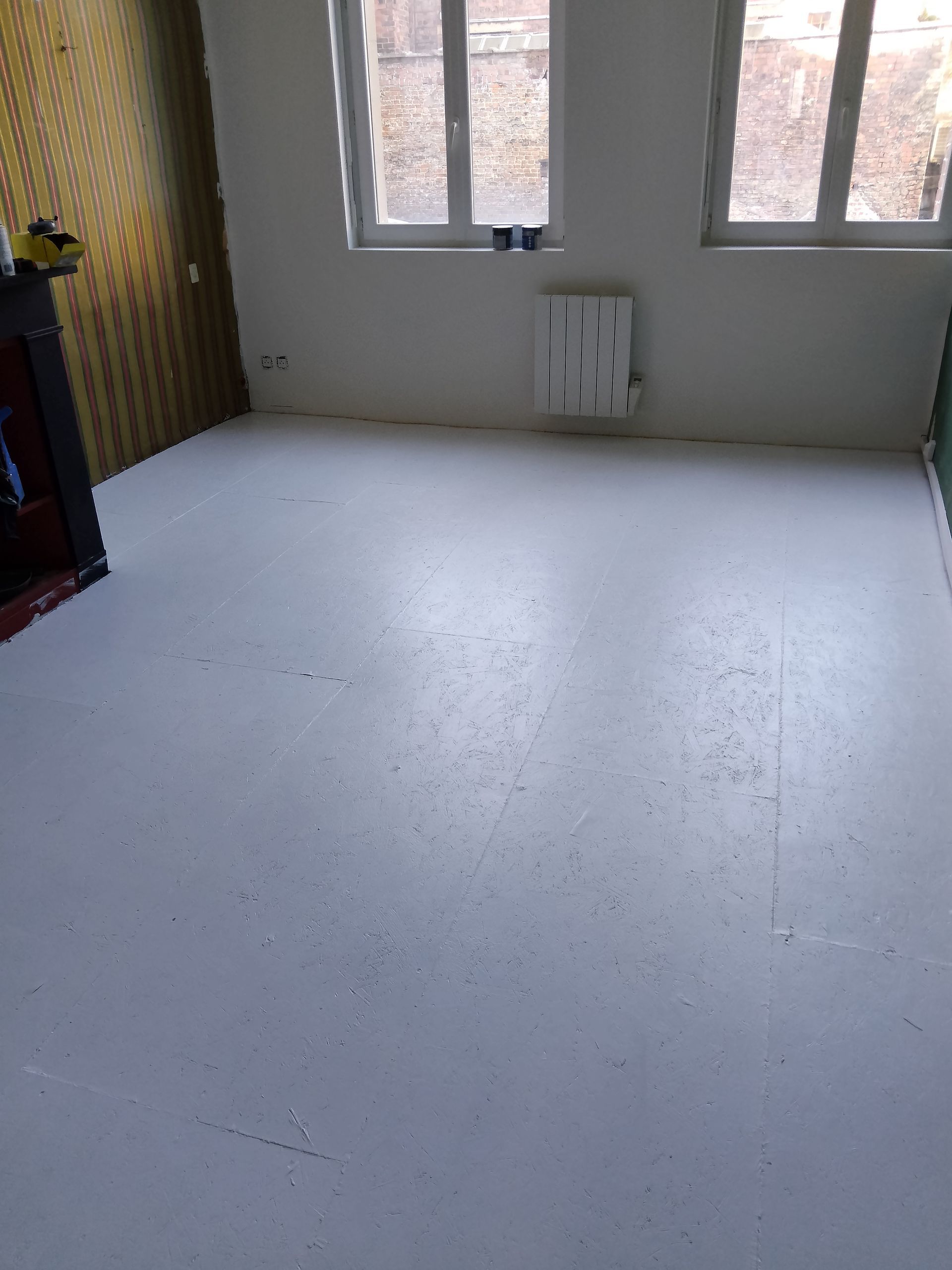 Ragréage et préparation du sol d'un séjour à Tourcoing — après