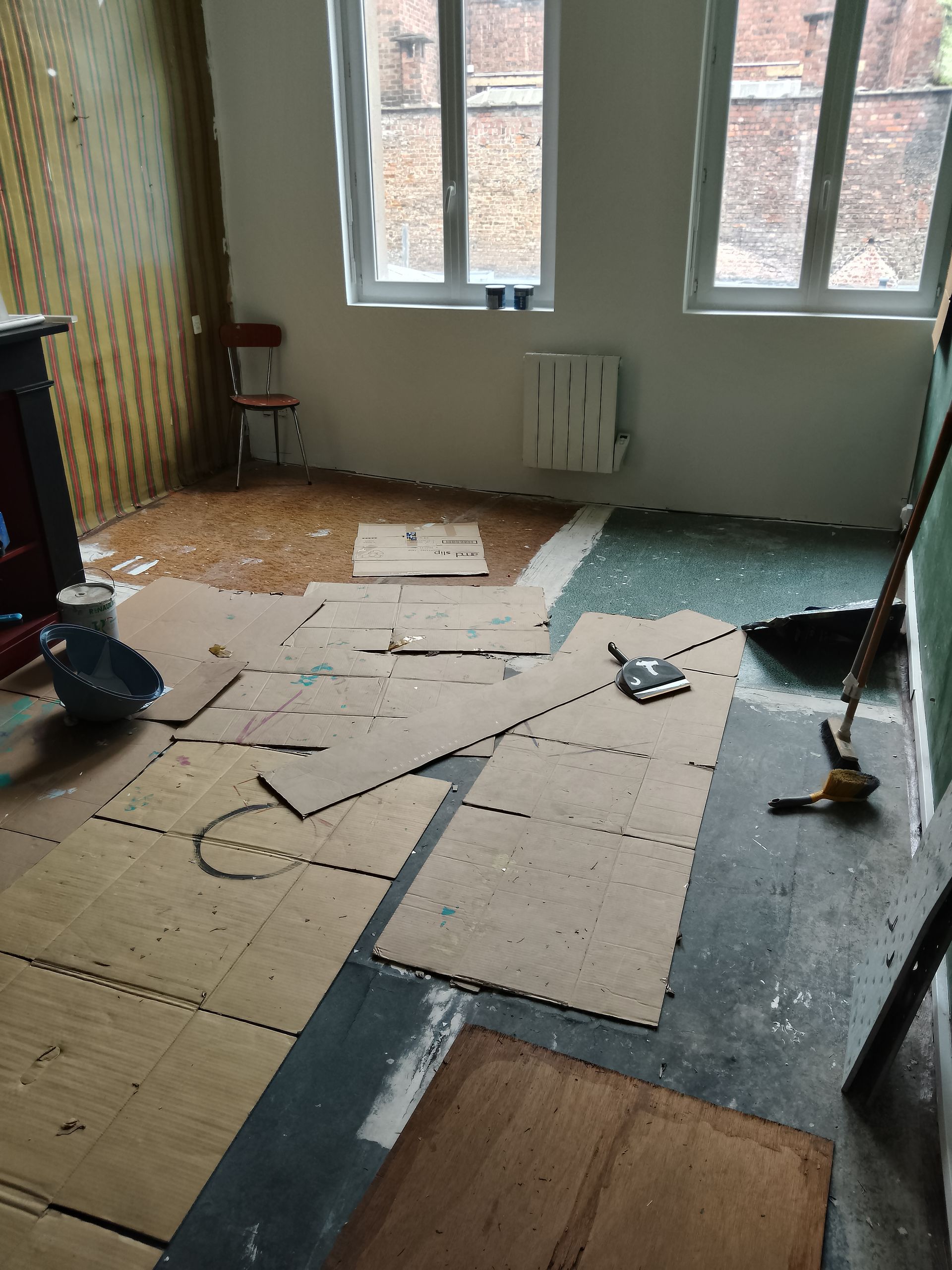 Ragréage et préparation du sol d'un séjour à Tourcoing — avant