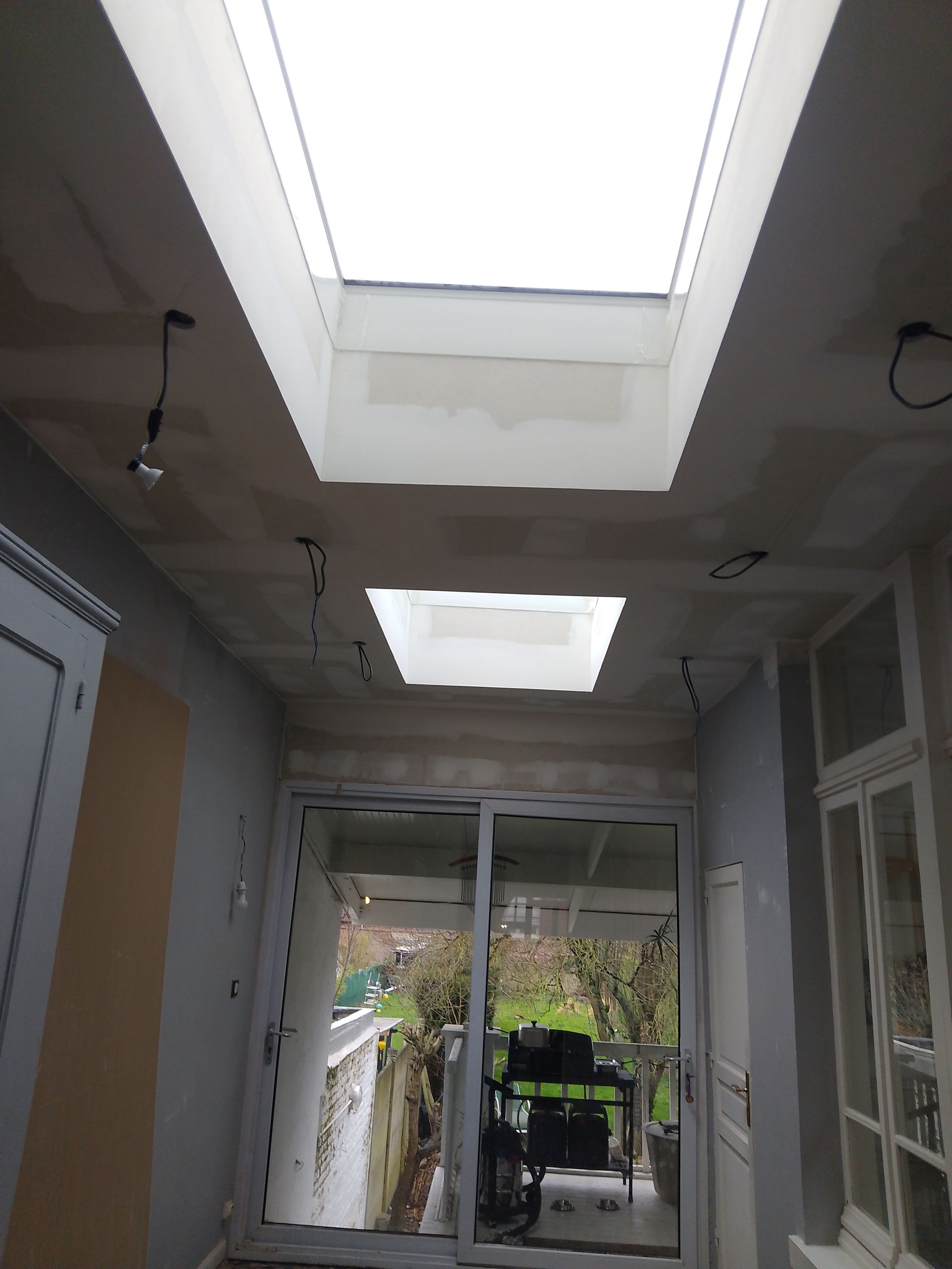 Plafond suspendu sous verrière : isolation, ossature puis plaques et bandes à Tourcoing — après
