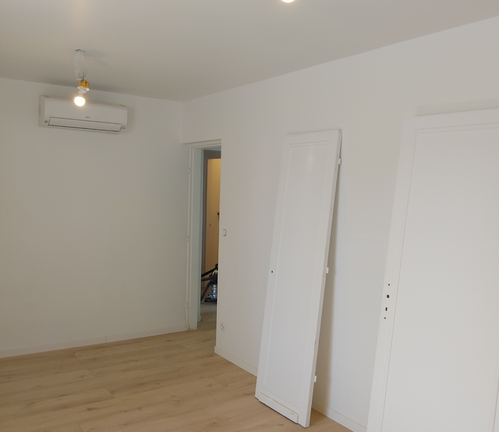 Chambre rénovée avec murs remis à neuf à Tourcoing